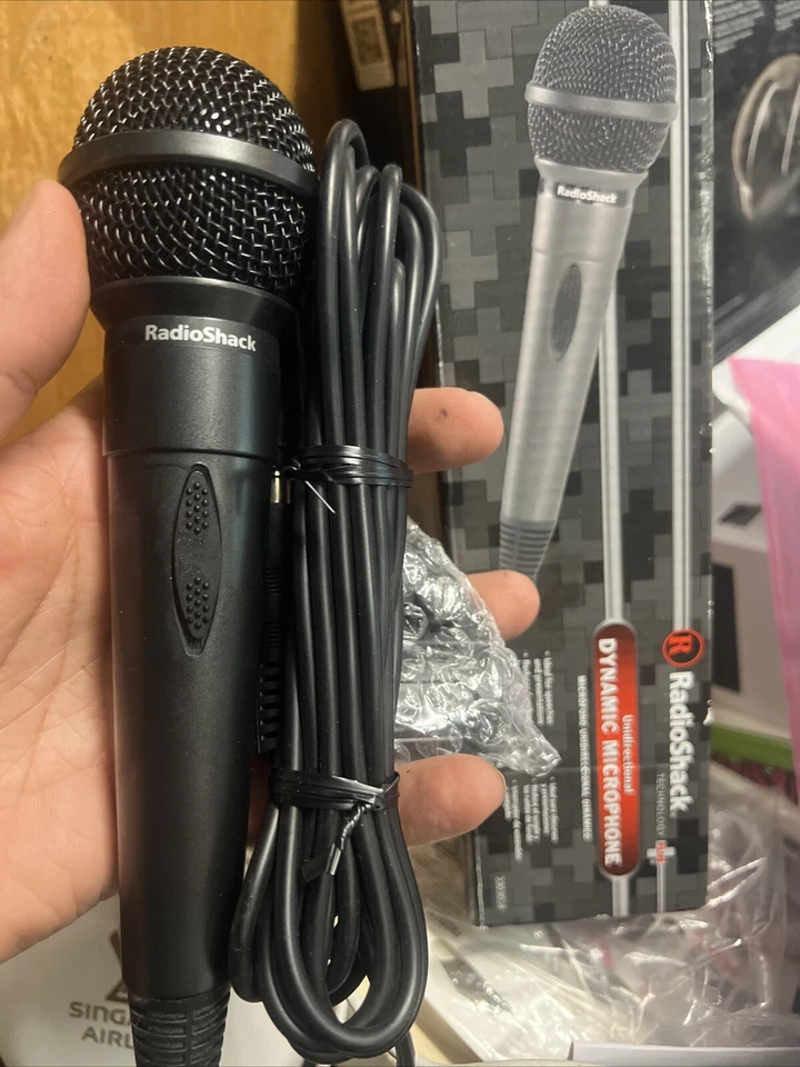 RadioShack Unidirectional Dynamic Microphone Model 3303038 (Open Box, New) - Image 1 of 4