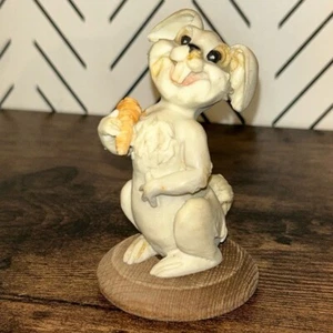 Statuina coniglietto coniglietto in resina vintage con carota supporto legno pasquale mini 4" - Foto 1 di 22