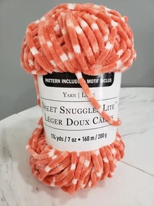 NEW Loops & Threads Sweet Snuggles Lite 7 OZ -Coral Dot SL07 Polyester 174 yards - Picture 1 of 4