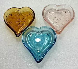 3 Vintage Diadem Indiana Glas Herz Schmuck Geschirr ~ rosa, blau und bernsteinfarben - Bild 1 von 11
