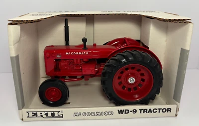 1/16 IH McCormick WD-9 Tractor Ertl Box 1989 Foto 1 de 4
