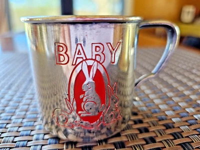 Placa de plata ONEIDA Community Baby Cup esmalte rojo conejito placa Tudor alrededor de 1940 Foto 1 de 3