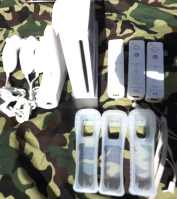 Lot of 12 Nintendo Wii Console 3 Controllers 3 Knunchuks 3 Silicone 1 Zapper Gun - Image 1 of 4