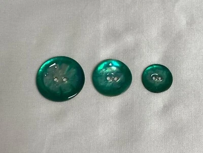 Italian Dyed Emerald Green Natural Shell MOP Pearl Button (3 Sizes to Choose) - Image 1 of 4