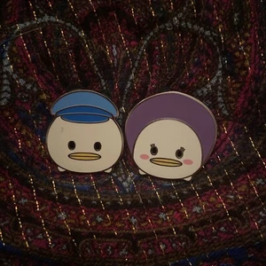 Daisy Duck Donald Duck Holiday Tsum Tsum Mystery Disney Pins - Bild 1 von 2