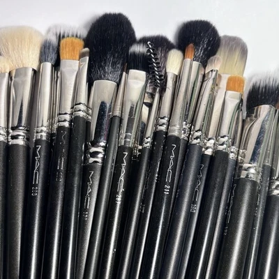 MAC *LOTE DE 28* CEPILLOS FACIALES, LABIOS, OJOS ~ Natural, fibra dúo ~ descontinuado, RARO Foto 1 de 4