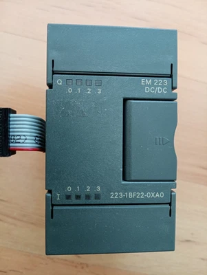 Siemens  SIMATIC S7-200, E/A EM 223 / 6ES7223-1BF22-0XA0 / 6ES7 223-1BF22-0XA0 - Bild 1 von 2