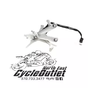 Honda CBR1000RR-R SP 2020 20-23 OEM juego trasero derecho reposapiés conductor reposapiés - Imagen 1 de 15