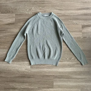 Suéter Zara Tejido Cuello Redondo Hombre Pequeño Verde Manga Larga  - Imagen 1 de 15