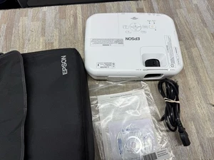 Proyector Epson H534A PowerLite Home Cinema 500 3LCD 182 horas usado sin control remoto - Imagen 1 de 10