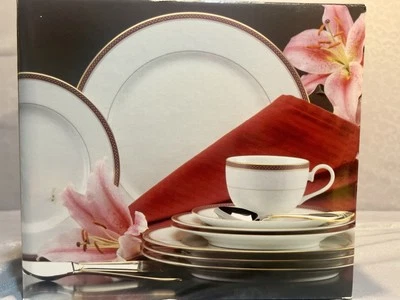 Nuevo Juego de Cena Mikasa “Ashton” 20 Piezas Retirado Vintage Borgoña y Oro Como Nuevo Foto 1 de 4