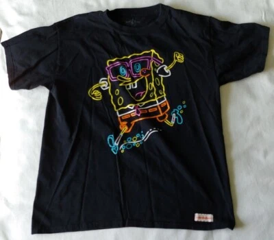 Bob Esponja Calça Quadrada Nickelodeon Universal Studios Camisa Juvenil Brilha no Escuro - Imagem 1 de 4