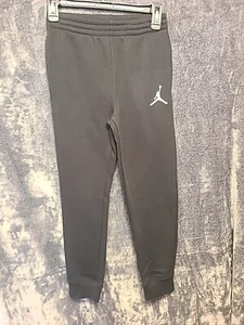 Boy's M Nike Air Jordan Jumpman Logo Fleece Sweatpants Joggers Black 956208-023 - Picture 1 of 6