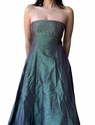 Vestido de graduación vintage Faviana New York color verde cambiante Foto 1 de 4