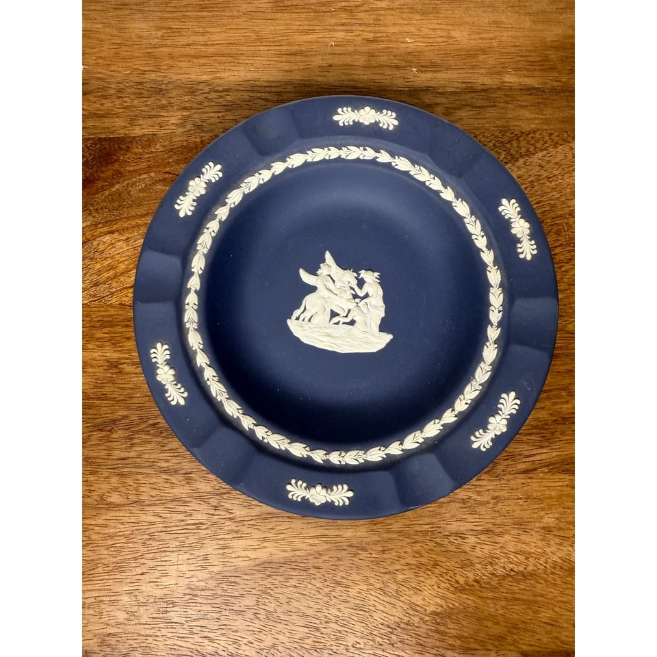 Plato de jaspe vintage azul oscuro de madera de cuña 7" caballo pegaso floral estriado Foto 1 de 2