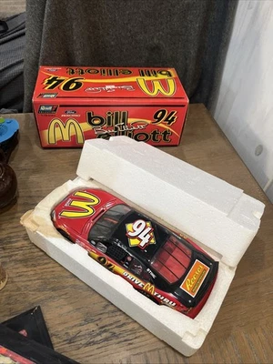 Coche de stock Revell Bill Elliott #94 1997 McDonald's escala 1:18 Foto 1 de 4