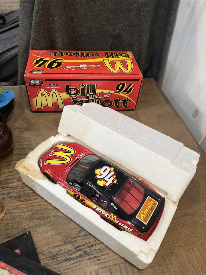 Coche de stock Revell Bill Elliott #94 1997 McDonald's escala 1:18 Foto 1 de 4