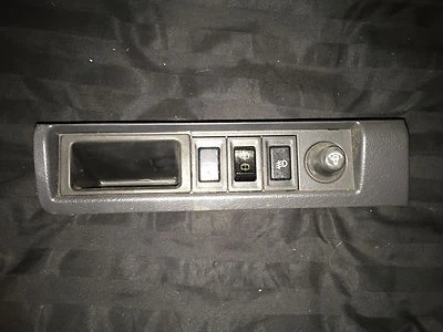 90 91 GEO STORM GSI 2 PUERTAS PANEL INTERRUPTOR MOLDURA con LUZ ANTINIEBLA RARA y CUBBY Foto 1 de 3