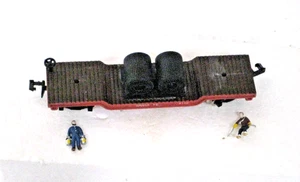 N SCALE SANTA FE DEPRESSED FLAT CAR WITH 2 REELS & FIGURES SF 84110 - Picture 1 of 5