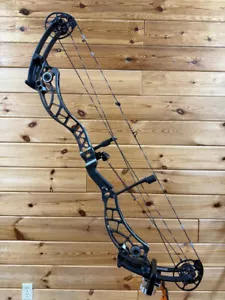 BOWTECH RECKONING Gen2 Compound Bow RH 50lb Gray GAS STRINGS Trinity Target Rest - Picture 1 of 4