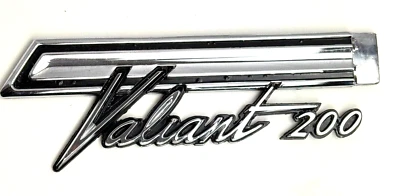 Plymouth Valiant 1967 200 cuartos panel emblema lado derecho 2602952 OEM Foto 1 de 4