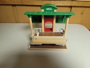 Brio World Wooden Railway Train Station Platform Building with Elevator - Picture 1 of 4