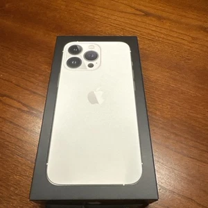  Apple iPhone 13 Pro Blanc/Argent 256 Go A2483 BOITE SEULE ! - Photo 1 sur 4