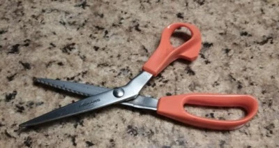 Fiskars Pinking Shears Scissors Blades 5 inch. Scissor 9.5 inch used for sewing - Image 1 of 4