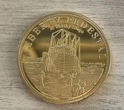 ✅2010 American Mint Statue of Liberty Pedestal Commemorative 24k Au Layered Coin - Image 1 of 4