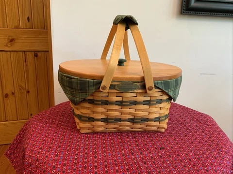 Longaberger 1996 Traditions Collection Community basket, liner prot, new in box Cover