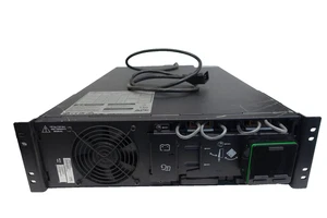 APC Fujitsu SRT5KRMXLI FJRT5KXLI, USV 5 KVA / 4,5 KW, ohne Akkus und Frontblende - Picture 1 of 5