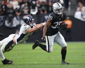 Zamir White Running Action Las Vegas Raiders 8x10 NFL Football Photo - Picture 1 of 1