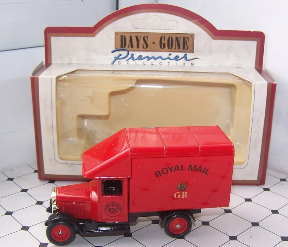 LLEDO, MORRIS PARCEL VAN, 1935, DIE CAST MODEL, DAYS GONE, ROYAL MAIL, VINTAGE - Image 1 of 4