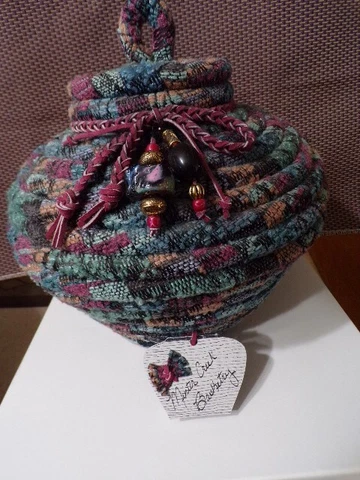 Large Minter Creek Basketry Handmade with Lid Blue and Pink Cover