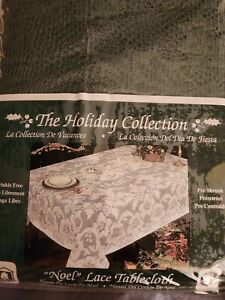 NEW Nottingham Lace Tablecloth 70 x 126 Large Rectangle Green Christmas NOEL