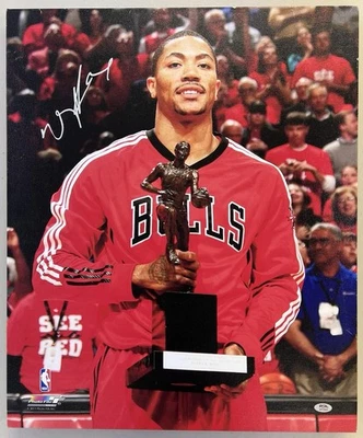 ARCHIVO FOTOGRÁFICO FIRMADO POR DERRICK ROSE LIENZO CHICAGO BULLS AUTO MVP - CERTIFICADO DE AUTENTICIDAD PSA/ADN Foto 1 de 4