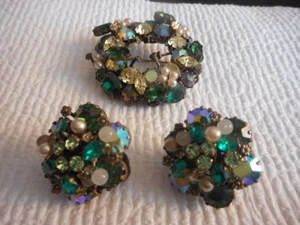 EXQUISITE BROOCH/PIN AND EARRINGS SET IN GREENS AND PEARLS MADE IN AUSTRIA  - Picture 1 of 5