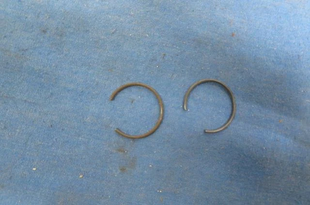 2 Yamaha # 93450-17044-00 CIRCLIPS DT125 DT175 MX175 XS360 XS400 YT175 Y1503 Foto 1 de 1