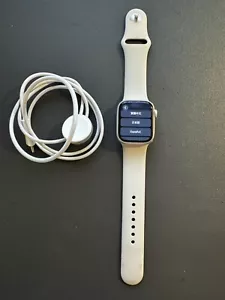 Apple Watch Series 7 41mm GPS Starlight Case Starlight Band Aluminum and Ceramic - Picture 1 of 6