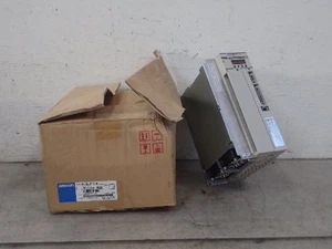 OMRON R88D-WT20H SERVO DRIVER (NEW IN BOX) - Picture 1 of 7