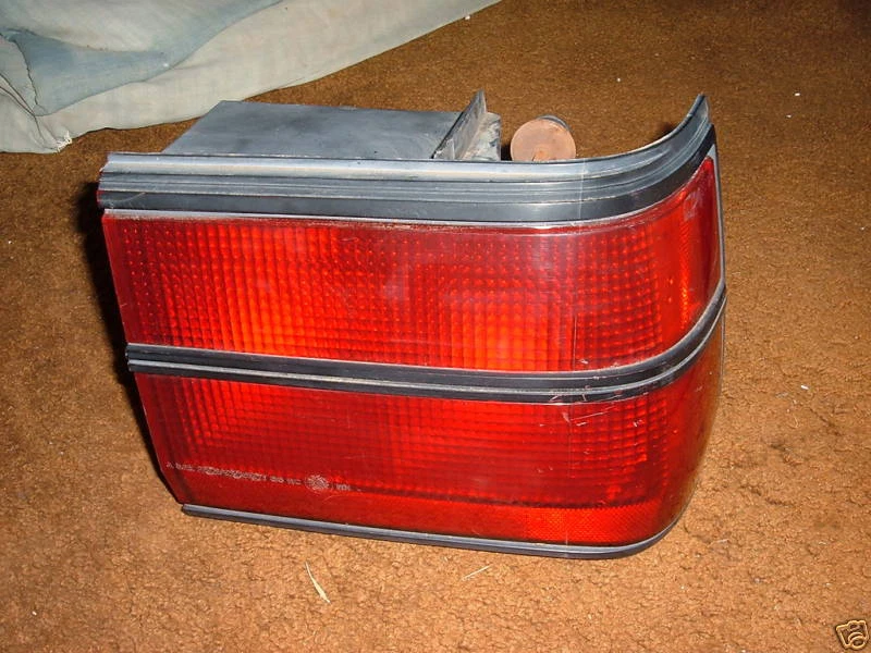 1988 89 90 道奇摩纳哥 le 尾灯总成右侧  — 第 1/1 张图片