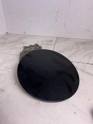 Дверца топливного бака Cadillac Escalade 02 03 04 05 06 - Изображение 1 из 4