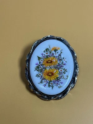 Vintage Hand Painted Flower Floral Brooch Pin Pendant Jewelry - Image 1 of 4