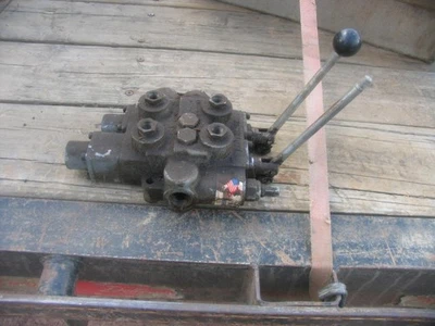 Prince 2 Spool Double Acting Hydraulic Valve Tractor Loader - Image 1 of 3