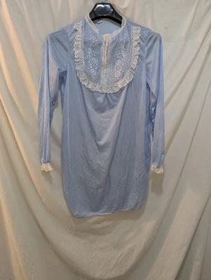 645 Vtg Unbranded Blue Nightgown Lace Button Front W/Lace Long Sleeve Sz Small - Image 1 of 4