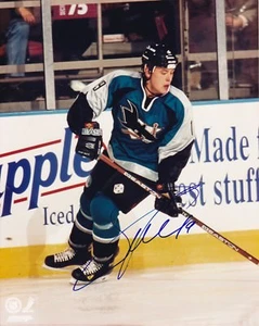FOTO 8 X 10 FIRMADA POR SAN JOSE SHARKS MARCO STURM con certificado de autenticidad - Imagen 1 de 1