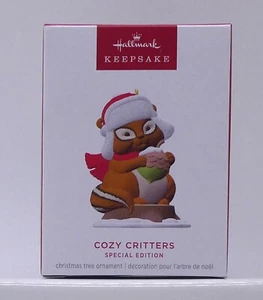 2024 Hallmark ~ Cozy Critters - Edizione Speciale ~ Nuovo con scatola ~ Spedizione GRATIS - Foto 1 di 5