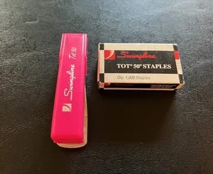 Vintage Swingline Tot 50 Mini Hefter & Heftklammern - rosa - kompaktes Design - funktioniert - Bild 1 von 8