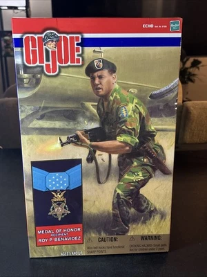 GI Joe ROY P. BENAVIDEZ  Medal of Honor Recipient CLASSIC COLLECTION Hasbro 2001 - Image 1 of 4