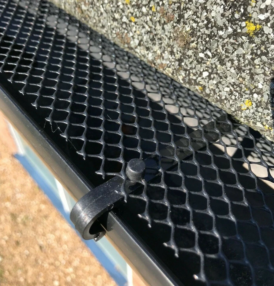 6m Rolls Gutter Net Protection Mesh Guard with 15 Fixing Clips Leaf Mesh Roll - Image 1 of 1